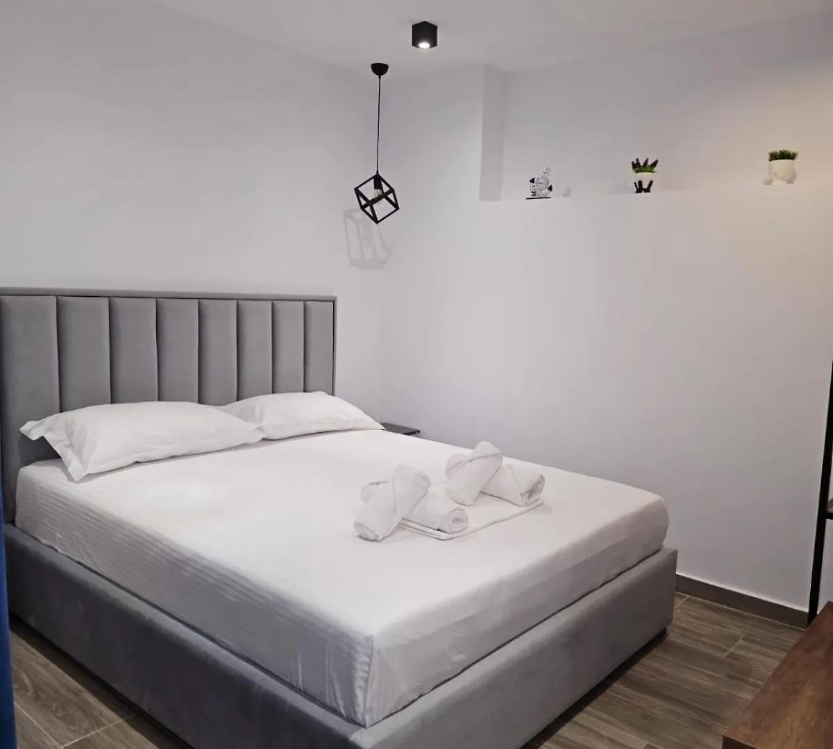Apartment Ardit Seaside Rooms Sarande