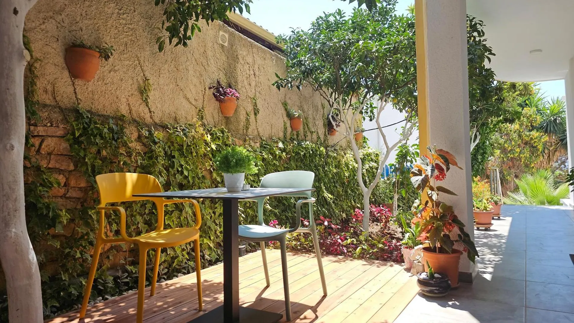 Apartment Ardit Seaside Rooms Sarande